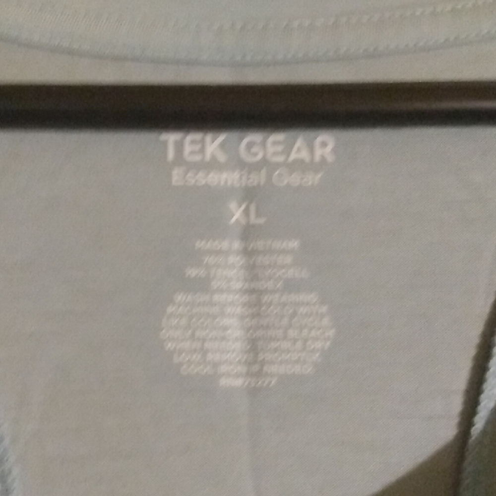 6/$20 Tek Gear Sky Blue Tank Top - Picture 2 of 5